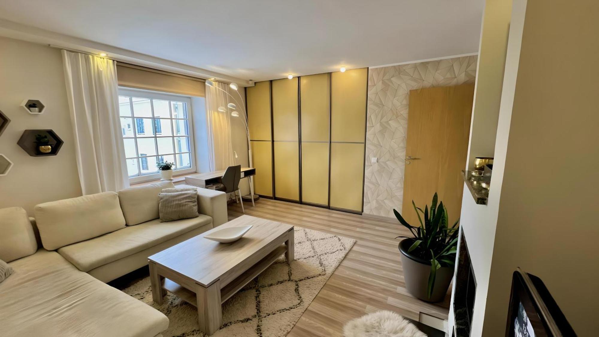 شقة Historic Charm - Cozy Nordic Retreat In Time-Honored Residency تالين المظهر الخارجي الصورة